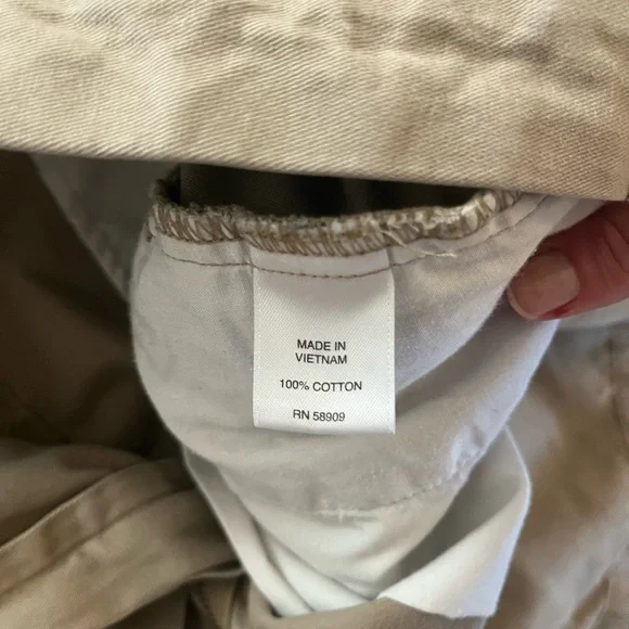 Men’s Roundtree & Yorke casuals khaki shorts Size 38 GUC Uniform Work - Picture 9 of 10